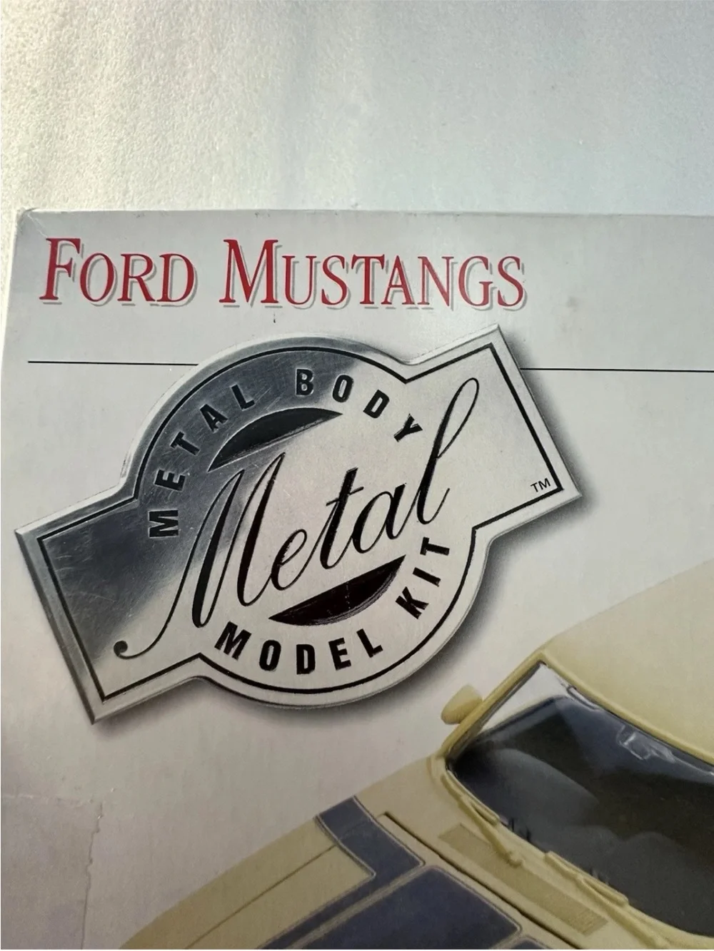 BRAND NEW SEALED Maisto Ford Mustangs Metal Body 1:24 Scale Skill 1 Model Kit